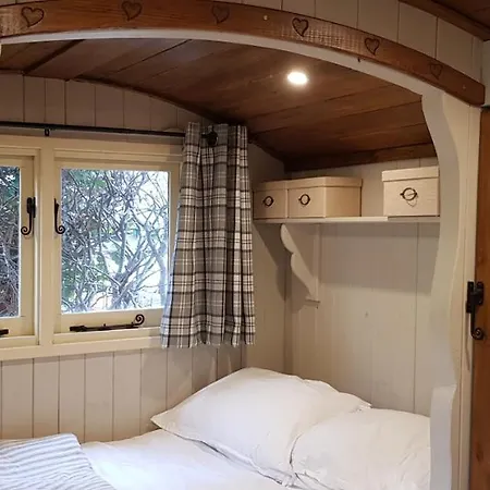 Elmdale Hut - Shepherds Hut Yatton Exterior photo