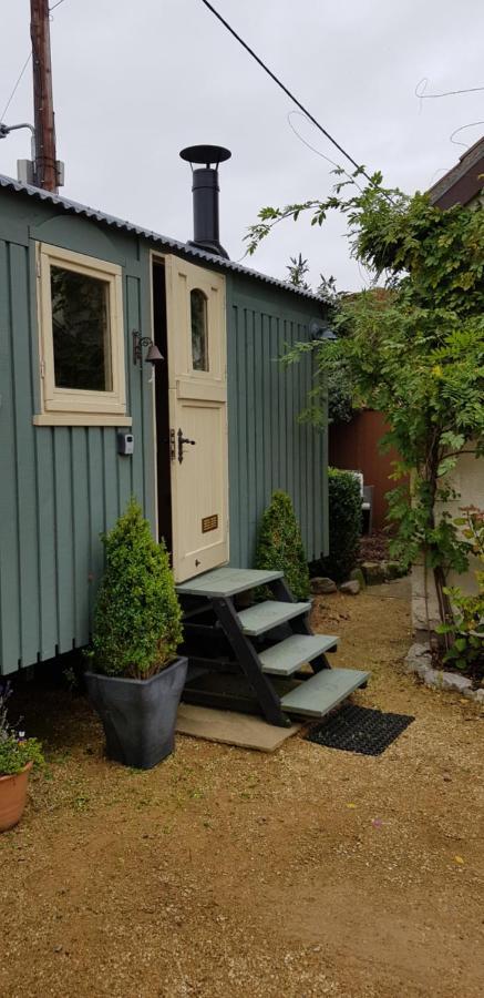 Elmdale Hut - Shepherds Hut Apartment *
